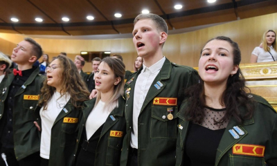 Студентов не только поздравляем, но и поддерживаем